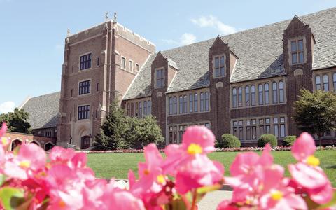 Wide shot of the Old Main building on ܼˮ̳ campus